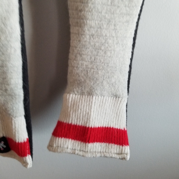 Pool Loop Wool Blend Scarf With Built In Mittens - Picture 5 of 9